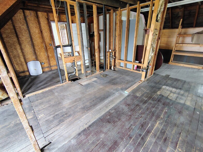 More Photos Of 1337 Virginia St, Charleston Office For Sale