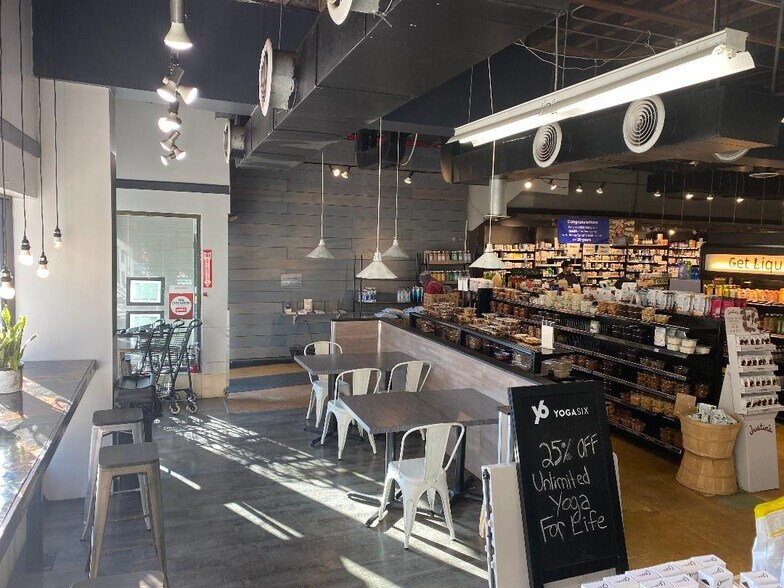 More Photos Of 1508 E 53rd St, Chicago Storefront For Sale