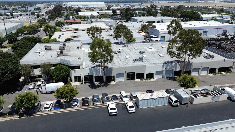 More Photos Of 2698 Junipero Ave, Long Beach Light Distribution For Sale