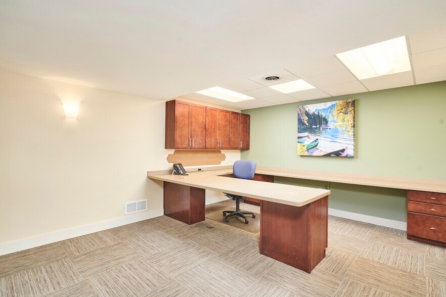 More Photos Of 799 White Pond Dr, Akron Office For Lease