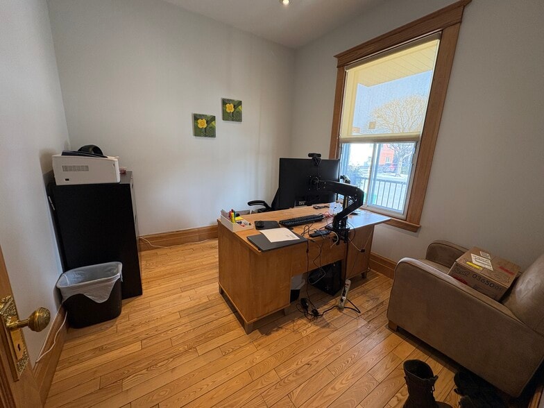 More Photos Of 510-512 Décarie Boul, Saint-Laurent Loft Creative Space For Sale