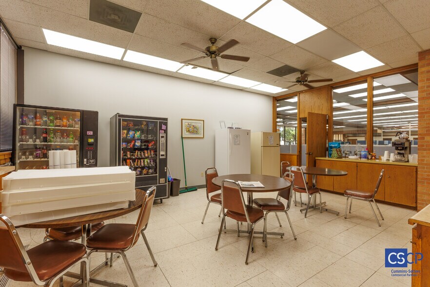 More Photos Of 855 W Ash Ave, Duncan Office For Sale