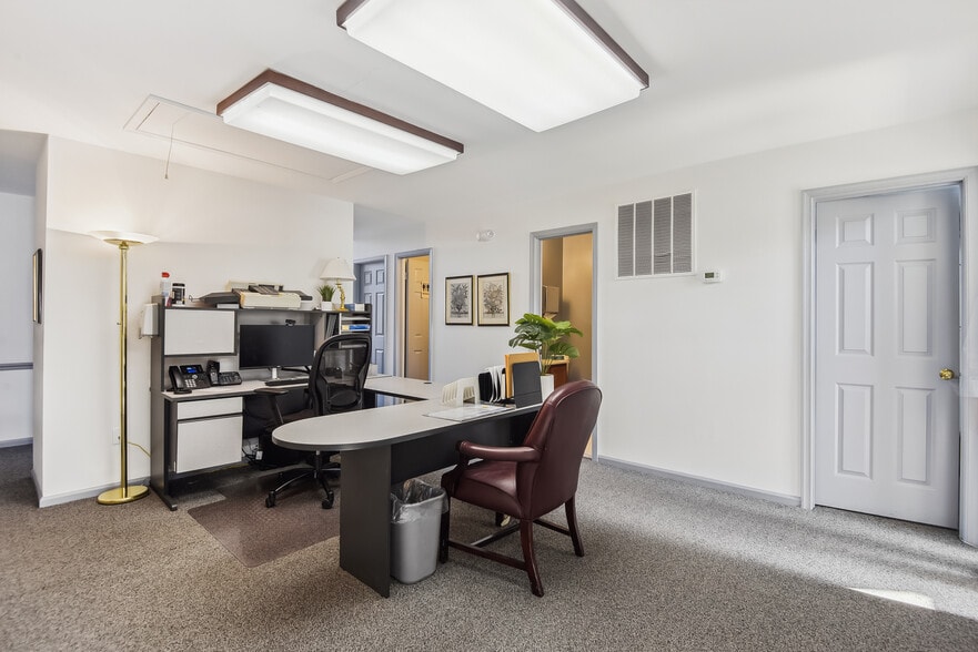 More Photos Of 10520 Warwick Ave, Fairfax Medical For Sale