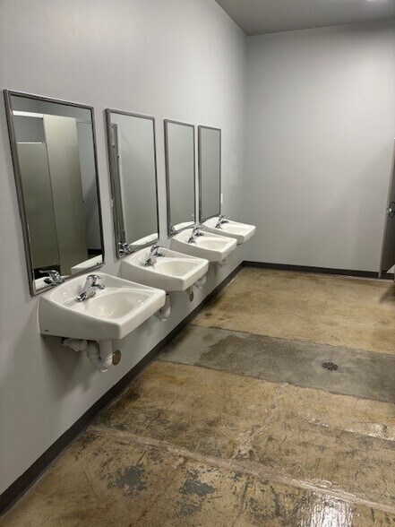 More Photos Of 90 S Garnet St, Tooele Warehouse For Lease