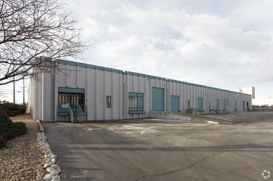 Primary Photo Of 4355 Monaco Pky, Denver Warehouse For Lease