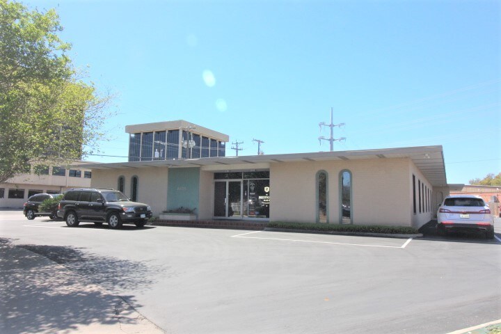 More Photos Of 8603 N New Braunfels Ave, San Antonio Medical For Lease
