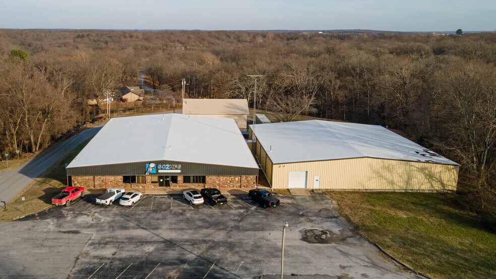 More Photos Of 1060 1st Ave NE, Gravette Industrial For Lease