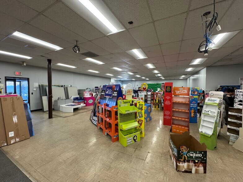 More Photos Of 248 Brighton Rd, Andover Warehouse For Sale