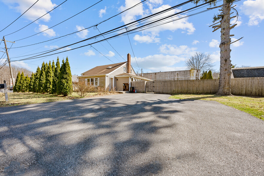 More Photos Of 2815 Montauk Hwy, Brookhaven General Retail For Sale