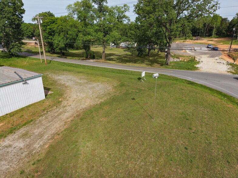 More Photos Of 2815 TN-49 Hwy, Charlotte Auto Repair For Sale