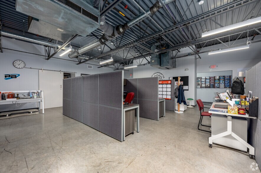 More Photos Of 5550 Poindexter Dr, Indianapolis Distribution For Sale