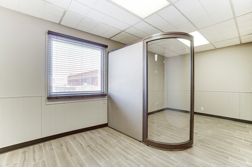 More Photos Of 112-120 N West St, Lima Storefront Retail Office For Lease