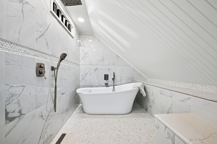 More Photos Of 124 Lafitte St, Mandeville Hospitality For Sale