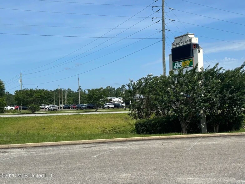 More Photos Of 1580 Industrial Park Rd, Wiggins Storefront For Lease