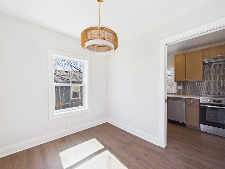 More Photos Of 6310 Ash Ave, Raytown Freestanding For Lease