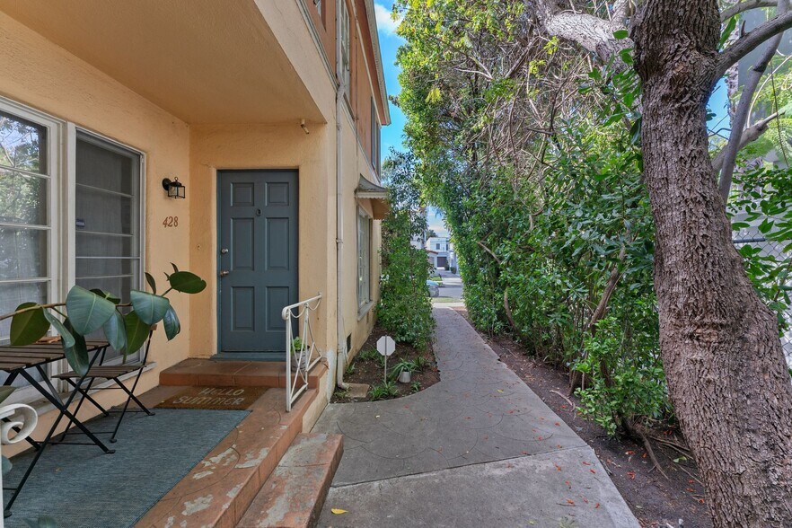 More Photos Of 428 N Genesee Ave, Los Angeles Apartments For Sale
