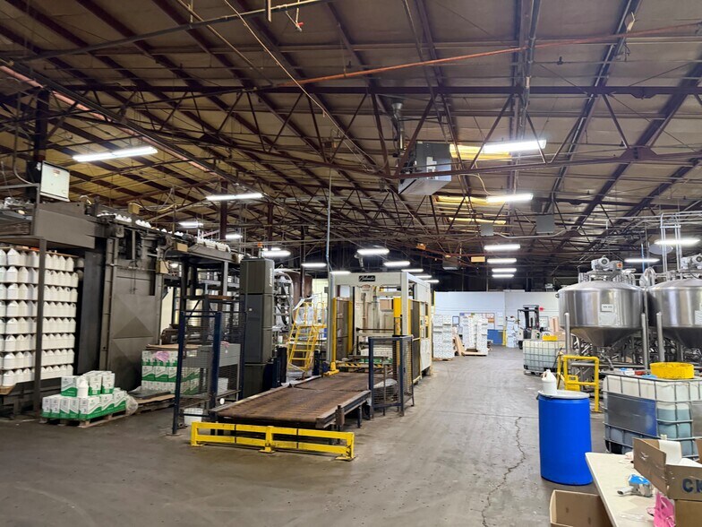 More Photos Of 3330 S Outer Rd E, Grain Valley Manufacturing For Sale