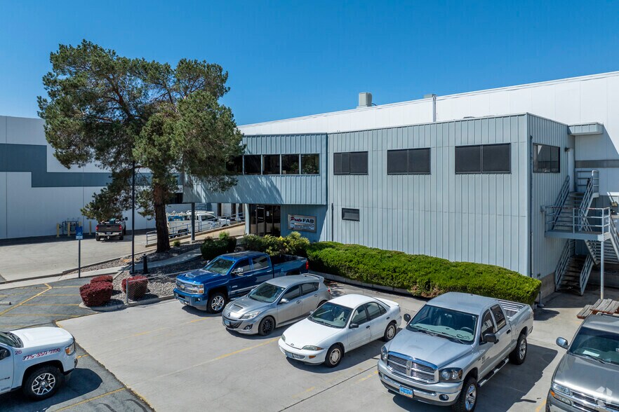 More Photos Of 685 E Glendale Ave, Sparks Distribution For Lease