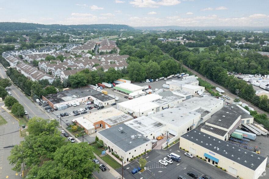 More Photos Of 300 Colfax Ave, Clifton Showroom For Lease