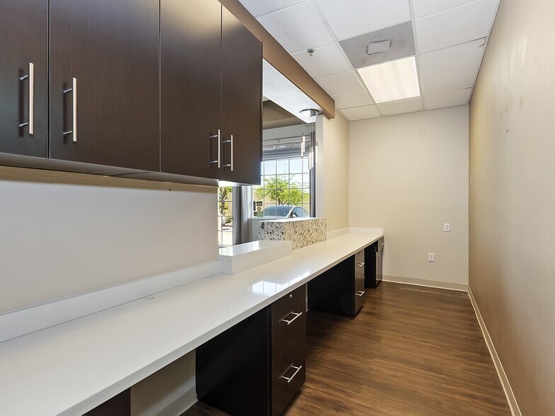 More Photos Of 35400 Bob Hope Dr, Rancho Mirage Medical For Sale