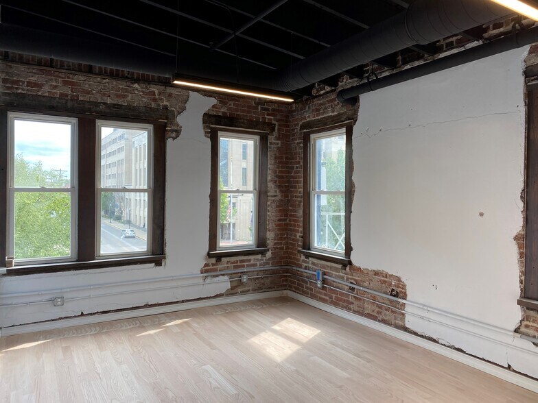 More Photos Of 161 N Limestone, Lexington Office For Sale