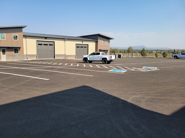 More Photos Of 1051 SW Layton Ct, Prineville Warehouse For Sale