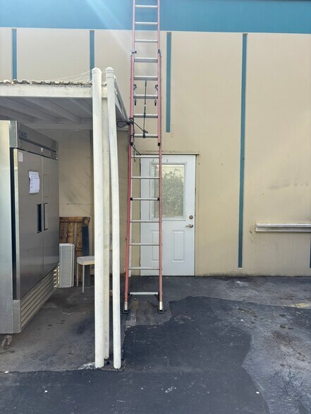 More Photos Of 625-725 San Aleso Ave, Sunnyvale Light Distribution For Lease