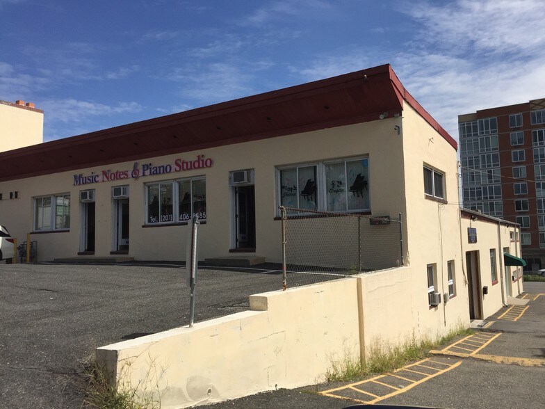 More Photos Of 426 Bergen Blvd, Palisades Park Light Distribution For Lease
