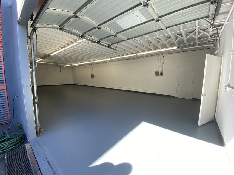 More Photos Of 936-938 S Amphlett Blvd, San Mateo Warehouse For Lease
