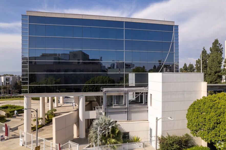 More Photos Of 2200 W 3rd St, Los Angeles Medical For Lease