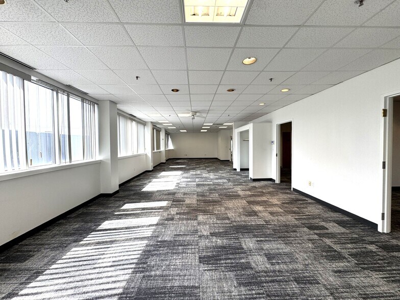 More Photos Of 4 Betty St, Everett Flex For Lease