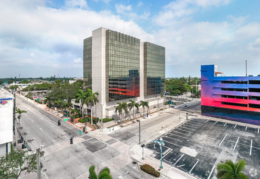 More Photos Of 1909 Tyler St, Hollywood Office For Lease