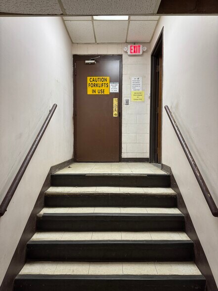 More Photos Of 8716 SE 15th St, Oklahoma City Distribution For Sale