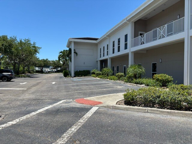 More Photos Of 8221-8249 Vicela Dr, Sarasota Office For Sale