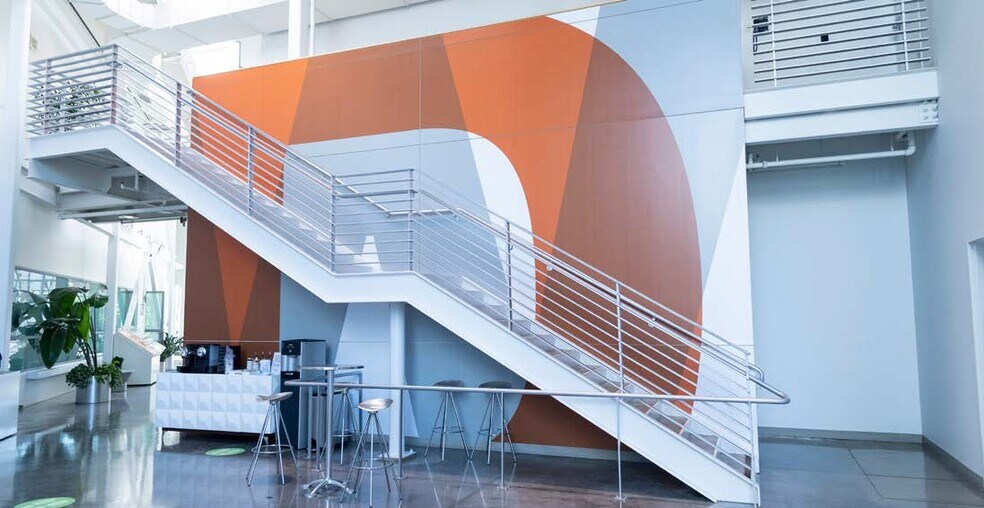 More Photos Of 2201 Corporate Center Dr, Newbury Park Research And Development For Sale