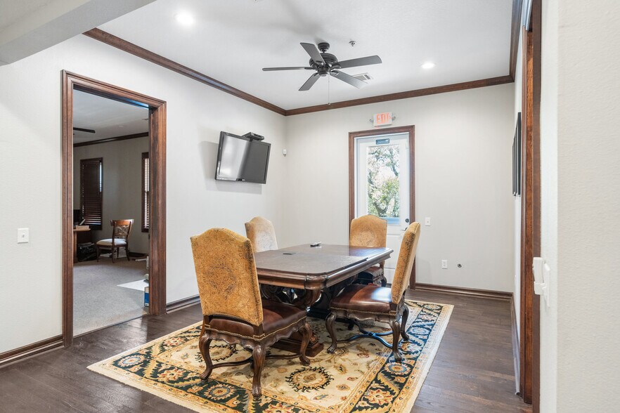 More Photos Of 1523 Yale St, Houston Office Residential For Sale