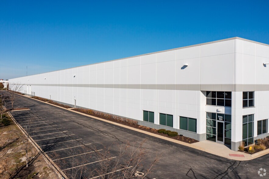 Primary Photo Of 2121 Diehl Rd, Aurora Warehouse For Lease