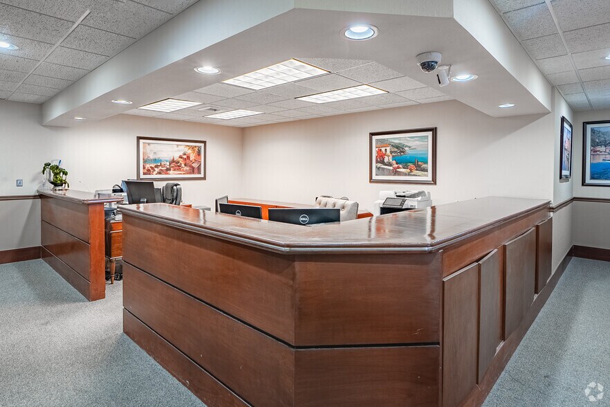 More Photos Of 8751 W Broward Blvd, Plantation Office For Sale