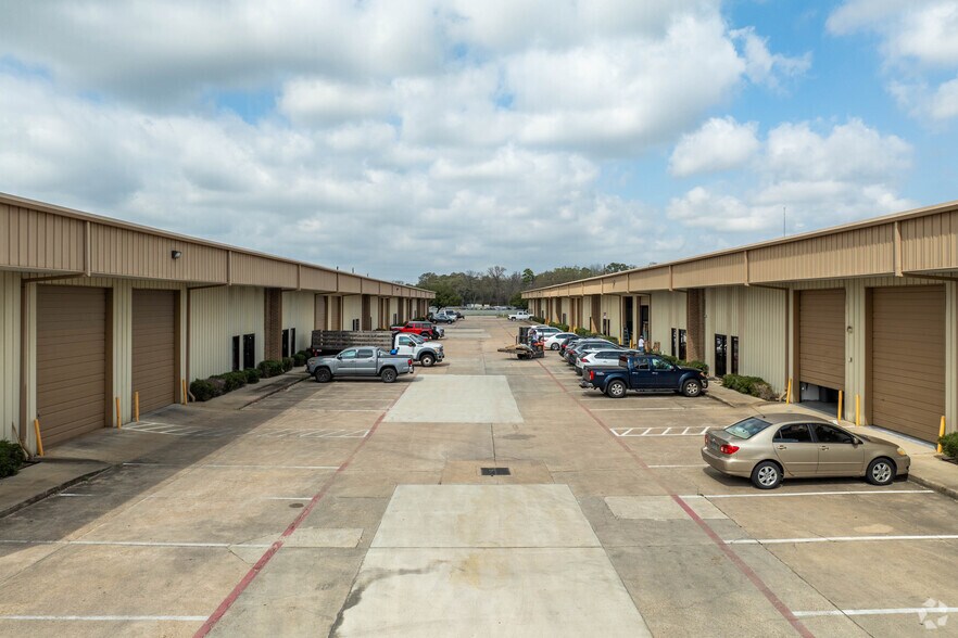 More Photos Of 8807-8815 Emmott Rd, Houston Unknown For Lease