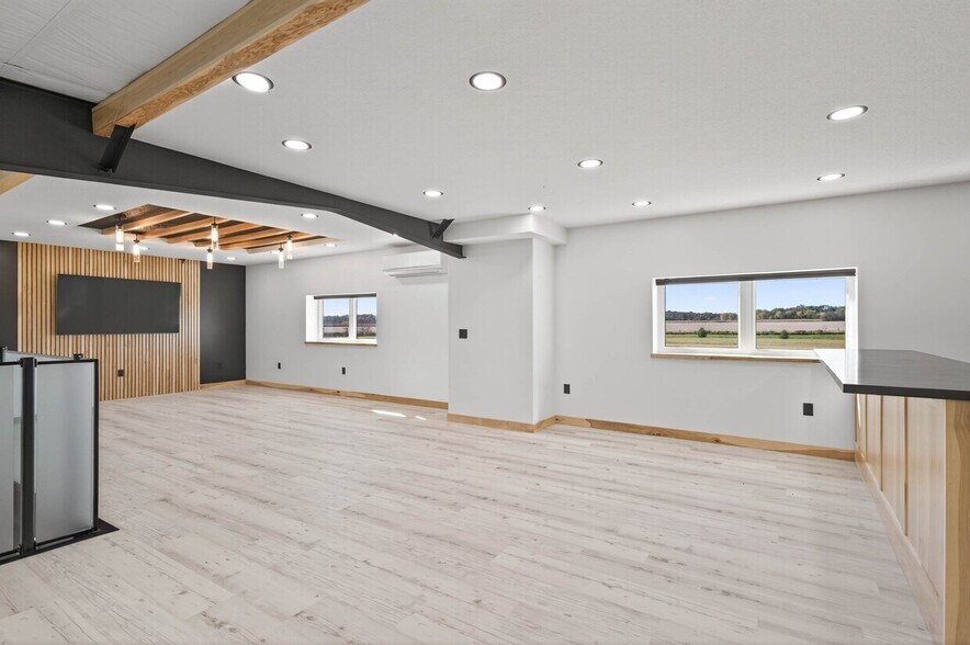 More Photos Of 663 Valerie Ave, Hudson Specialty For Sale