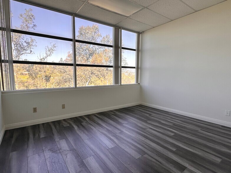 More Photos Of 1111 Corporate Center Dr, Monterey Park Loft Creative Space For Sale
