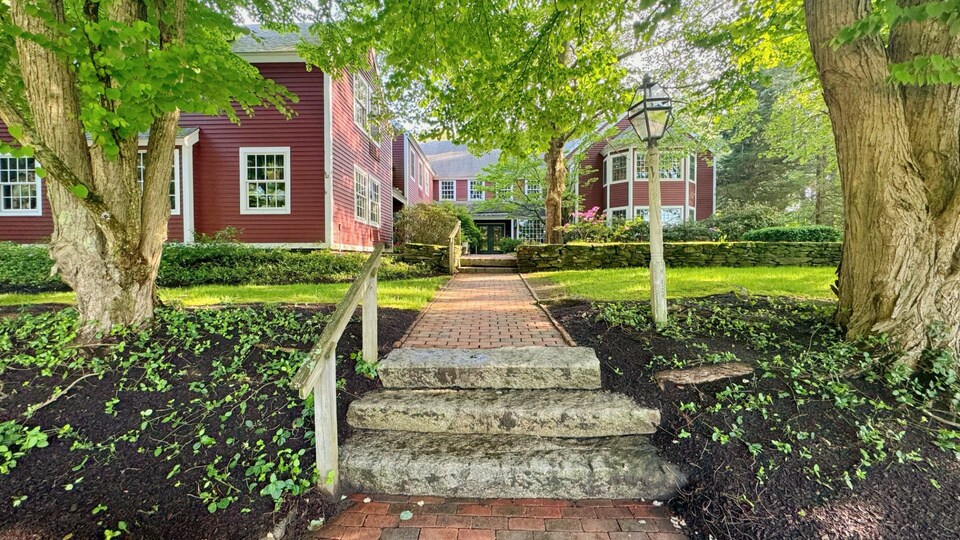 More Photos Of 20 North Main St, Sherborn Office For Sale