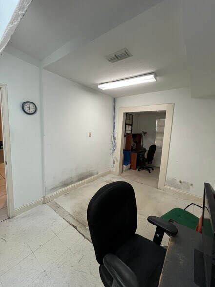 More Photos Of 102 W Calton Rd, Laredo Office Residential For Sale