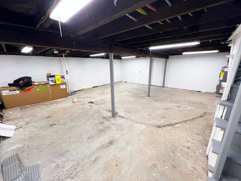 More Photos Of 530 Bayway Ave, Elizabeth General Retail For Sale