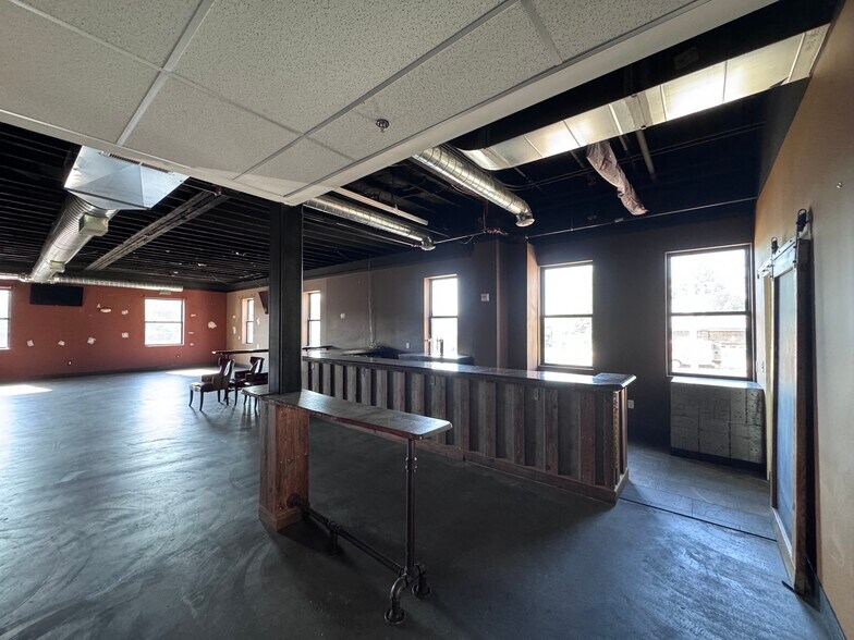 More Photos Of 257 N Water St, Kent Storefront Retail Residential For Sale