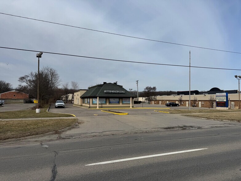 More Photos Of 8275 N Wayne Rd, Westland Storefront Retail Office For Lease