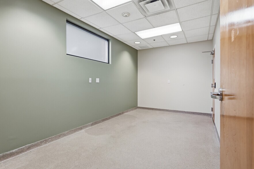 More Photos Of 180 Bear Hill Rd, Waltham Flex For Sale