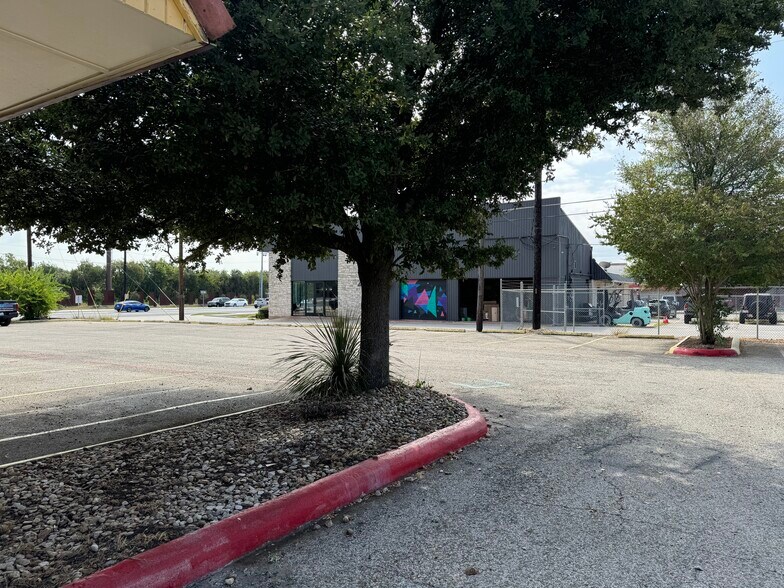 More Photos Of 315 N Bell Blvd, Cedar Park Restaurant For Lease