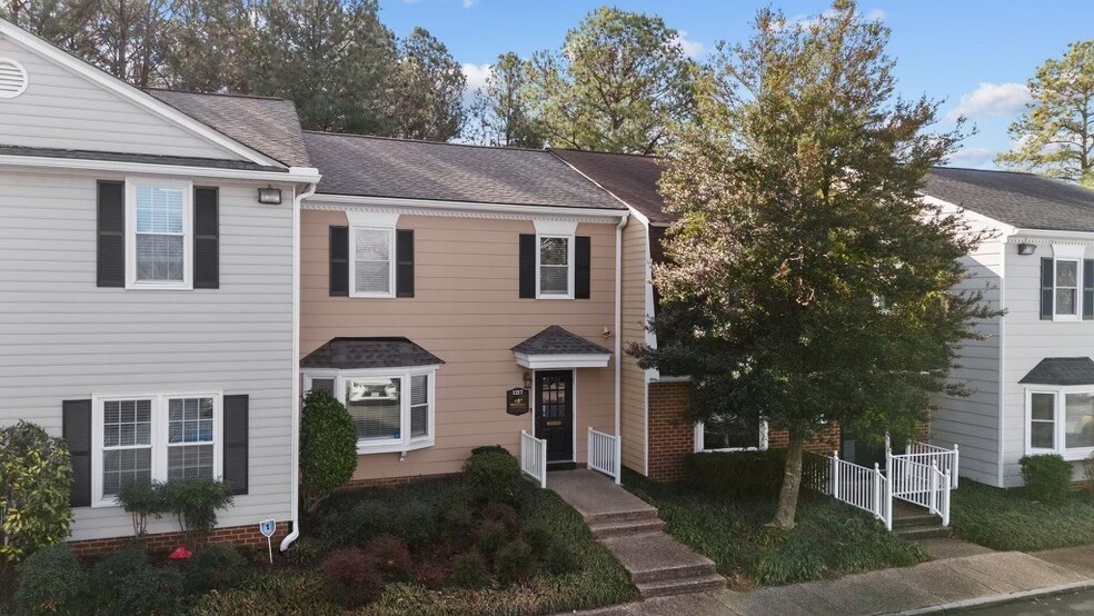 Primary Photo Of 1211-1221 Mall Dr, Richmond Office For Lease