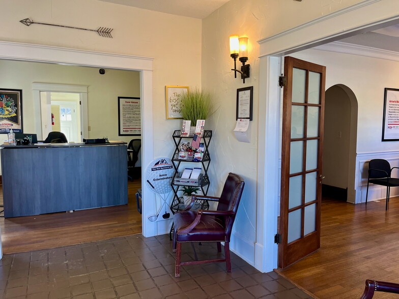 More Photos Of 4105 Central Avenue Pike, Knoxville Office For Lease